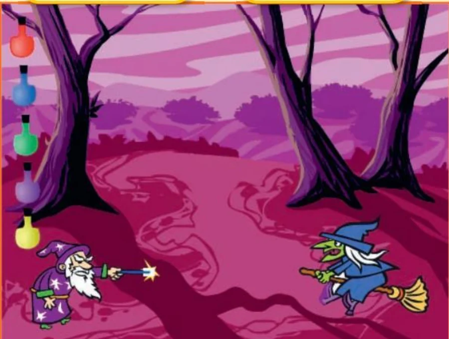 Игра на Scratch: волшебник стреляет заклинанием в ведьму на метле, слева ряд зелий